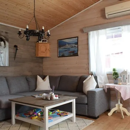Holiday home Flott Ved Bjellandsvegen *